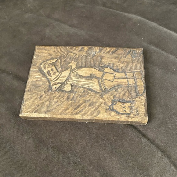 Vintage Hand Carved Pyrography Wooden Folk Art Gnome Plaque 8”x5” - Picture 5 of 9